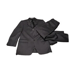 Jones New York for Famous Barr Black suit 39R pant 32 x30 4% other 96% wool 3btn